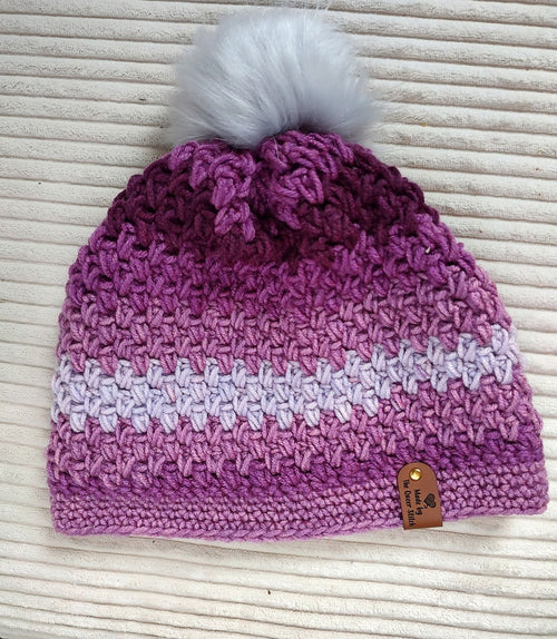 Beanie with pompom, shades of purple.